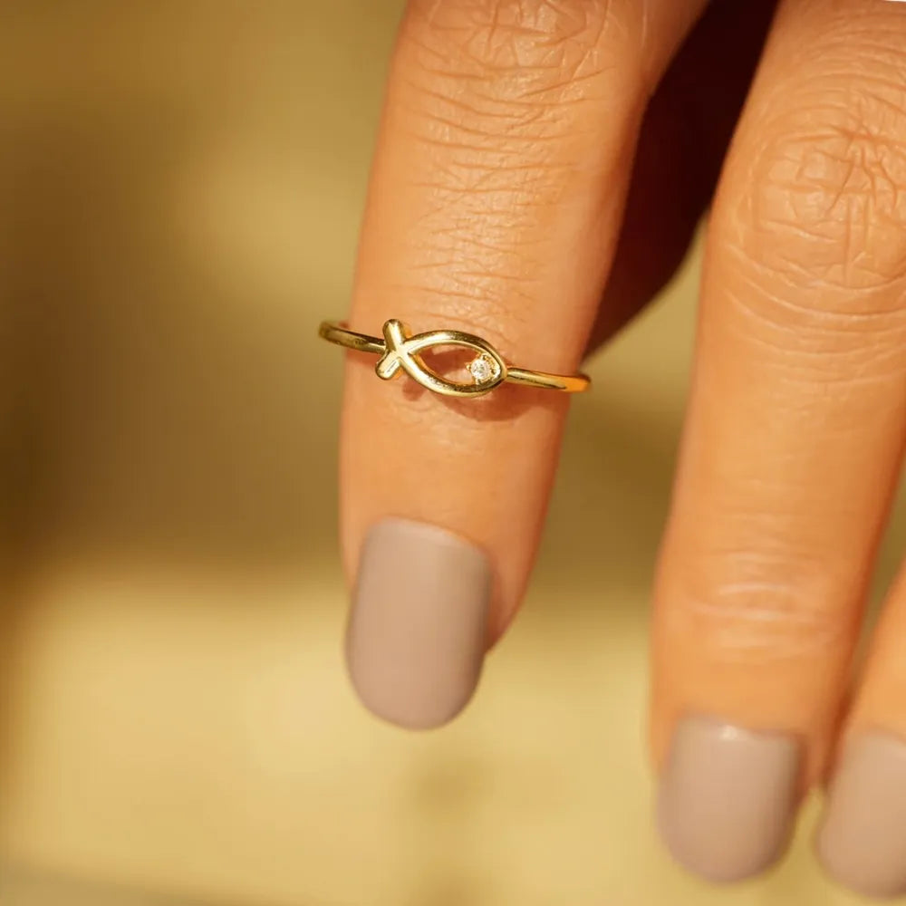 Dainty Gold Fish Ring in 925 Silver with Zircon – Syleane