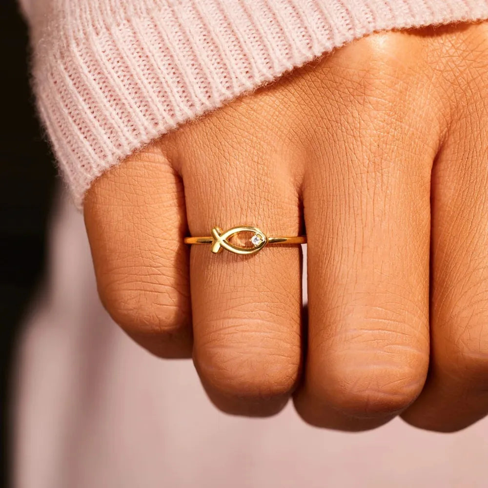 Dainty Gold Fish Ring in 925 Silver with Zircon – Syleane