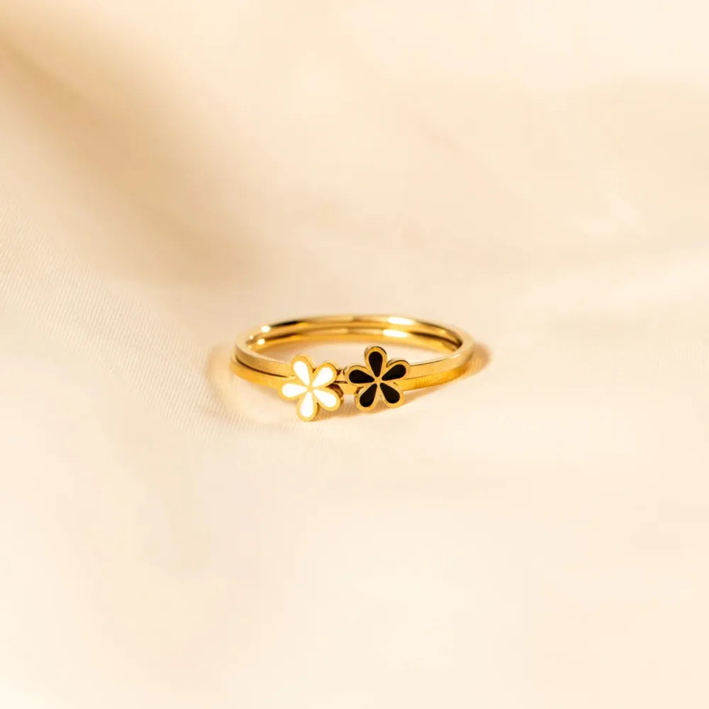 Dainty Gold Enamel Flower Ring in 925 Silver – Syleane