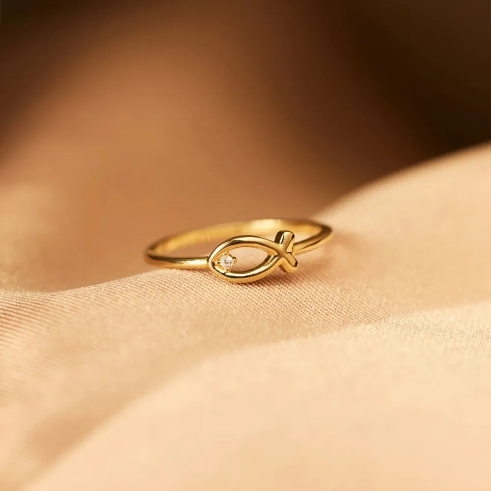Dainty Gold Fish Ring in 925 Silver with Zircon – Syleane