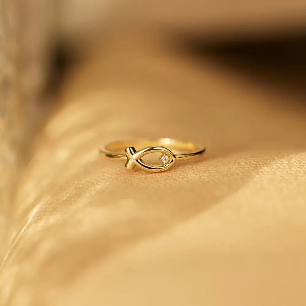 Dainty Gold Fish Ring in 925 Silver with Zircon – Syleane